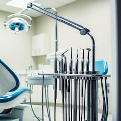 Una mujer se gasta casi 20.000 euros en el dentista y a los dos años pierde todos los dientes