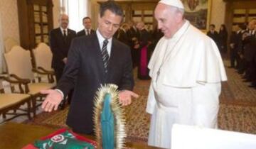 Enrique Peña Nieto, con una playera de la Selección Mexicana