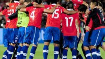Los jugadores chilenos celebran su clasificaci&oacute;n para el Mundial.