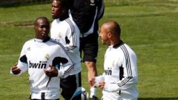 El entrenador del Real Madrid, Juande Ramos, se ha visto obligado a convocar al central canterano Agustín García Iñiguez, ''Agus'', debido a las numerosas bajas del equipo, sobre todo en defensa, de cara al partido de mañana ante el Villarreal.