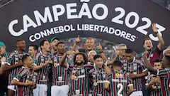 Marcelo celebra la Copa Libertadores con sus compañeros.