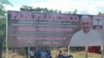 Desolación,casas,destruidas, algunas cruces y un museo, recuerdan la tragedia. La caravana de la Vuelta a Colombia solo fue saludada por quienes se hacen cargo del museo. Por unos segundos, el ciclismo les hizo algo de compañía.