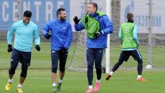 Hulk, Danny y Dzyuba, compa&ntilde;eros en el ataque del Zenit, conversan en el &uacute;ltimo entrenamiento.