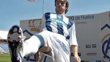 <b>POR FIN DE ALBIAZUL. </b>La directova del Recre consiguió ver a Sisi de albiazul tras tres intentos.