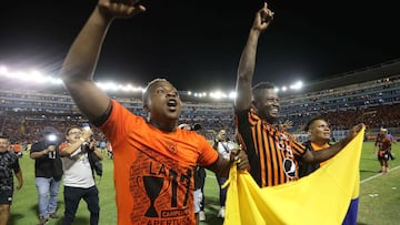 Riascos y Salazar marcan en El Salvador y celebran título