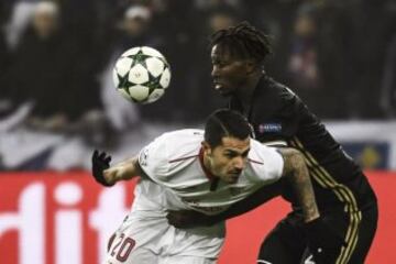 Vitolo y Mapou Yanga-Mbiwa.