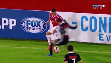 Huracán's Gamarra in glorious nutmeg in Copa Sudamericana