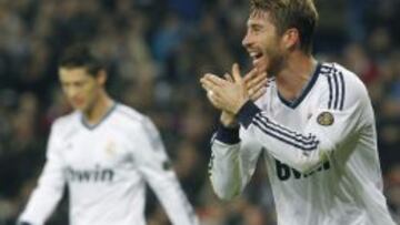 GRA241. MADRID, 17/11/2012.- El defensa del Real Madrid, Sergío Ramos, celebra el segundo gol del equipo blanco, durante el encuentro correspondiente a la jornada 12 de primera división, que disputan esta noche frente al Athletic de Bilbao en el estadio Santiago Bernabéu, en Madrid. EFE / Zipi.