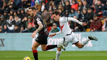 Saúl, a la izquierda, en Vallecas junto a Pedro Díaz.