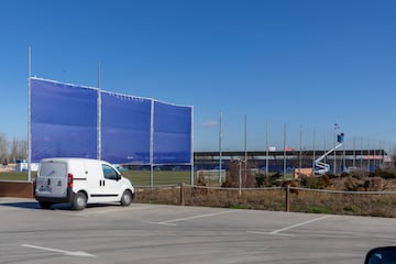 Primeros trabajos de la instalacin de la lona. 