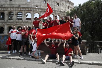 Esta noche arranca la Eurocopa con el partido inaugural entre Turquía e Italia en Roma. En las calles ya se nota el ambiente.