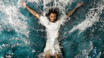 Marcelo, en la presentaci&oacute;n de la camiseta Adidas del Real Madrid hecha con botellas recicladas.