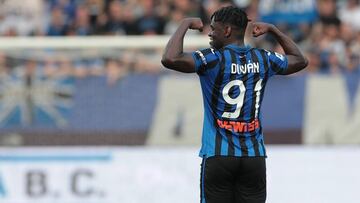 Duv&aacute;n Zapata celebrando un gol con Atalanta.