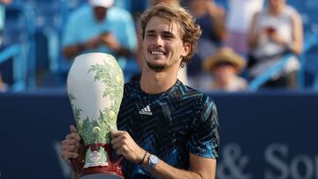MASON, OHIO - AUGUST 22: Alexander Zverev of Germany holds the winner's trophy after beating Andrey Rublev of Russia during the men's singles finals of the Western & Southern Open at Lindner Family Tennis Center on August 22, 2021 in Mason, Ohio. Dylan Buell/Getty Images/AFP
== FOR NEWSPAPERS, INTERNET, TELCOS & TELEVISION USE ONLY ==