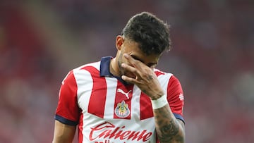 Club president Amaury Vergara has told Alexis Vega and Cristian Calderón that their careers at Chivas Guadalajara are over.