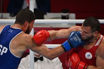 Imam Khataev gana por KO a Gazi Jalidov en cuartos de final. El boxeador espa?ol no accede a semifinales de 81 Kg y se queda sin el bronce asegurado (Se entregan dos medallas).