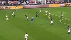 Se juntan Carlos Palacios y Vicente Pizarro y el Monumental explota: golazo clave