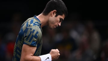 Spain's Carlos Alcaraz Garfia reacts during the men's singles round of 8 tennis match between Spain's Carlos Alcaraz Garfia and Bulgaria's Grigor Dimitrov on day four of the ATP World Tour Masters 1000 - Paris Masters (Paris Bercy) - indoor tennis tournament at The AccorHotels Arena in Paris on November 3, 2022. (Photo by Christophe ARCHAMBAULT / AFP)