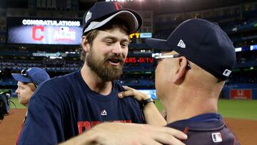 Andrew Miller y Terry Francona est&aacute;n consiguiendo que haya motivos para la alegr&iacute;a en los Cleveland Indians.