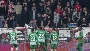 Sporting 1 - Granada 2: resumen, goles y resultado del partido de LaLiga Hypermotion 2024