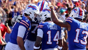 ORCHARD PARK, NEW YORK - OCTOBER 01: Stefon Diggs #14 of the Buffalo Bills celebrates his third quarter touchdown against the Miami Dolphins with teammates at Highmark Stadium on October 01, 2023 in Orchard Park, New York. Timothy T Ludwig/Getty Images/AFP (Photo by Timothy T Ludwig / GETTY IMAGES NORTH AMERICA / Getty Images via AFP)