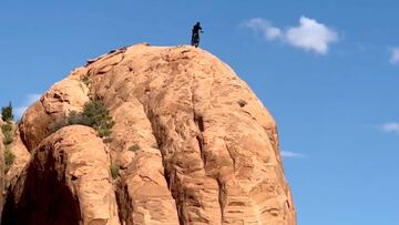 R&eacute;my M&eacute;tailler a punto de bajar por una l&iacute;nea ilegal en Moab (Utah, Estados Unidos).