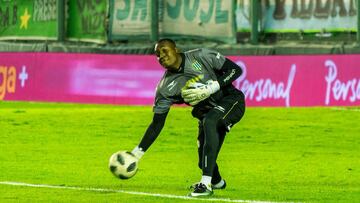 Iv&aacute;n Mauricio Arboleda durante un partido con Banfield por la Superliga Argentina