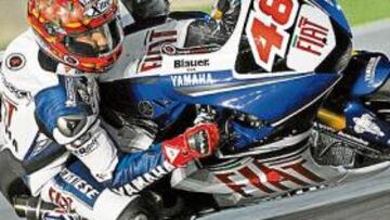 <b>INCREÍBLE. </b>Jorge Lorenzo, segundos después de acabar su última vuelta de la calificación en Losail, se echaba una mano a la cabeza al ser consciente de su gran gesta.