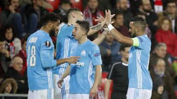 GRAF2977. BILBAO, 15/03/2018.- El centrocampista argentino del Olympique de Marsella Lucas Ocampos (d) celebra su gol ante el Athletic de Bilbao, durante el partido de vuelta de octavos de final de la Liga Europa que el Athletic de Bilbao y Olympique de M