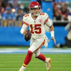 Chiefs' Patrick Mahomes makes NFL history against the Chargers