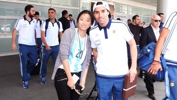 Zhang, junto a Gaitán.