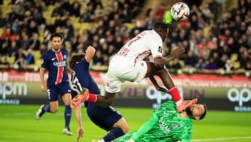 Paris Saint-Germain's Italian goalkeeper #01 Gianluigi Donnarumma sustains an injury by Monaco's Ivorian defender #17 Wilfried Singo (2nd-R) during the French L1 football match between AS Monaco and Paris Saint-Germain at the Louis II Stadium (Stade Louis II) in the Principality of Monaco on December 18, 2024. (Photo by Valery HACHE / AFP)