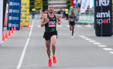 Toni Abadía (atletismo), candidato único del PAR en Griegos.