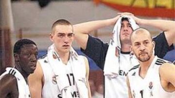 <b>ENFADO. </b>La derrota y la actuación arbitral consternaron a los jugadores madridistas.