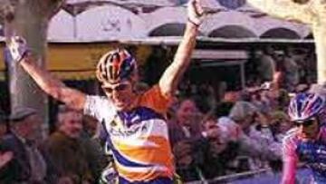 <b>EN EQUIPO.</b> El suizo Beat Zberg remató el trabajo del Rabobank.