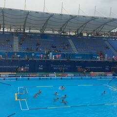 España debuta a cien por hora en el waterpolo playa