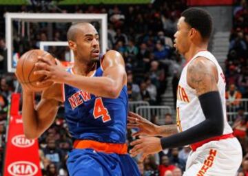 Kent Bazemore ante Arron Afflalo.