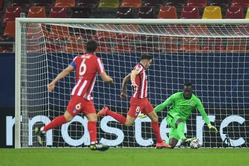 Saúl Ñíguez y Edouard Mendy.