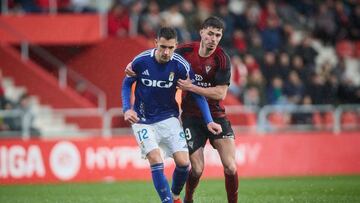 Panichelli junto a Dani Calvo en el choque entre Mirandés y Oviedo.