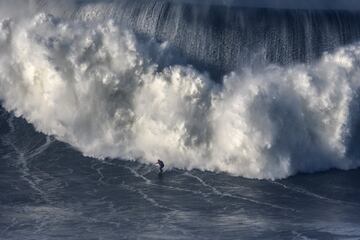 Nazaré, Portugal, uno de los grandes templos del surf. Australian big wave surfer Ross Clarke-Jones.