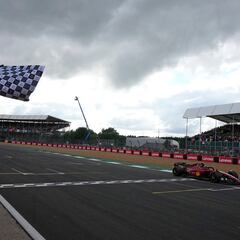 ¡Carlos Sainz, irreductible, conquista Silverstone!