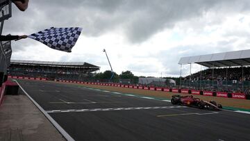 Ferrari's Spanish driver Carlos Sainz Jr crosses the finish line to win the Formula One British Grand Prix at the Silverstone motor racing circuit in Silverstone, central England on July 3, 2022. (Photo by Matt Dunham / POOL / AFP)