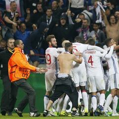 Un error de Fabricio culmina la remontada exprés del Lyon