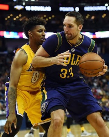 Ryan Anderson y Nick Young.