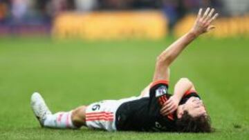 Darmian se queja del hombro en el suelo.