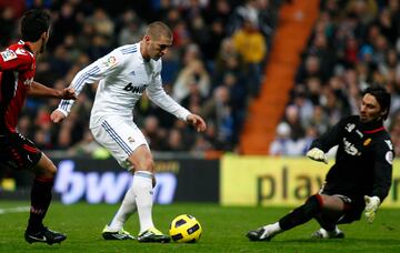 23/01/11 PARTIDO PRIMERA DIVISION REAL MADRID - MALLORCA BENZEMA AOUATE