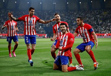 0-1. Mario Hermoso celebra el primer gol que anota en el minuto 6 de partido.