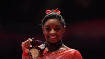 Simon Biles volvi&oacute; a hacerse con la medalla de oro. 