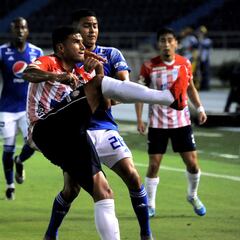 Junior vence a Millonarios en partido intenso y con lesiones