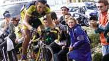 EN PLENO ESFUERZO. Ángel Casero, poco después de atacar a Óscar Sevilla, el líder de la Vuelta, en la ascensión a Aitana.